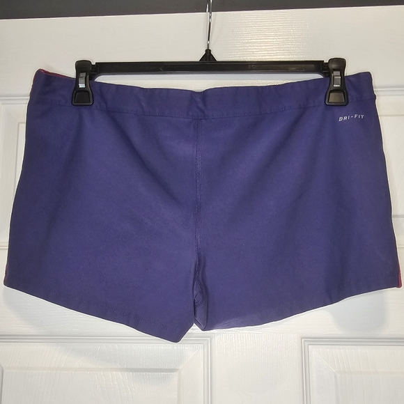 Purple Nike shorts size XL - Picture 2 of 3